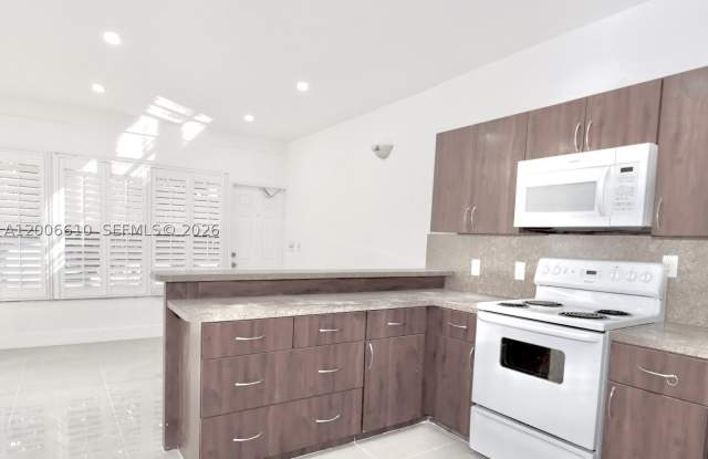 2806 Taylor St photos photos