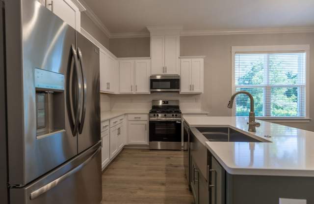 5 Bedrooms!  Wooded Lot With No Back Neighbors • Luxury Finishes Gallery 3