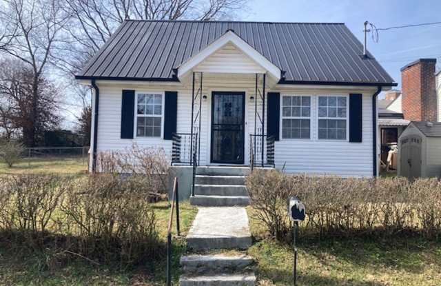 Affordable 3 bedroom at 104 N. Clinch St, Woodbury, TN 37190 photos photos