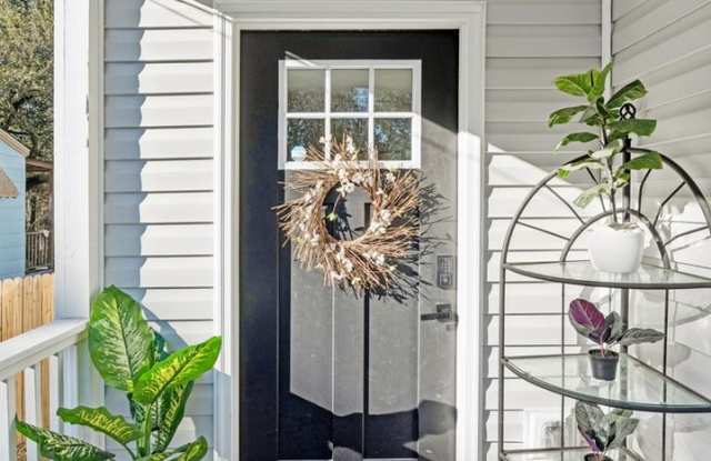 Charming 3BR House in Charleston Gallery 4