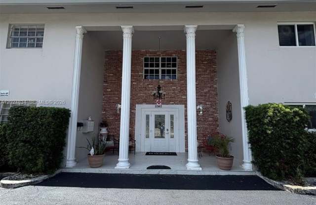 1040 Crystal Lake Dr photos photos