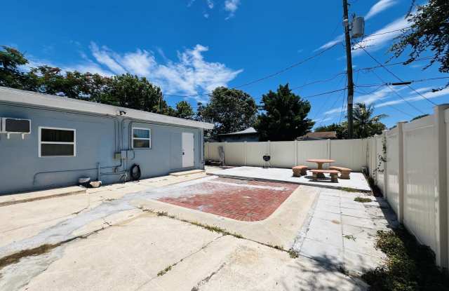 1210 S D Street Gallery 3
