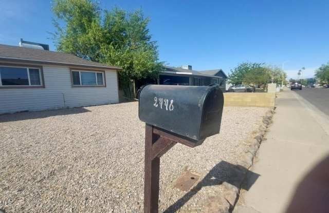 2448 W FREEWAY Lane Gallery 2
