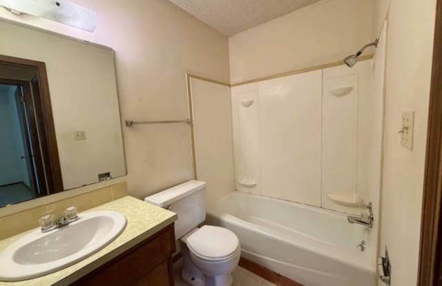 3423 Harvard Road - A Gallery 3