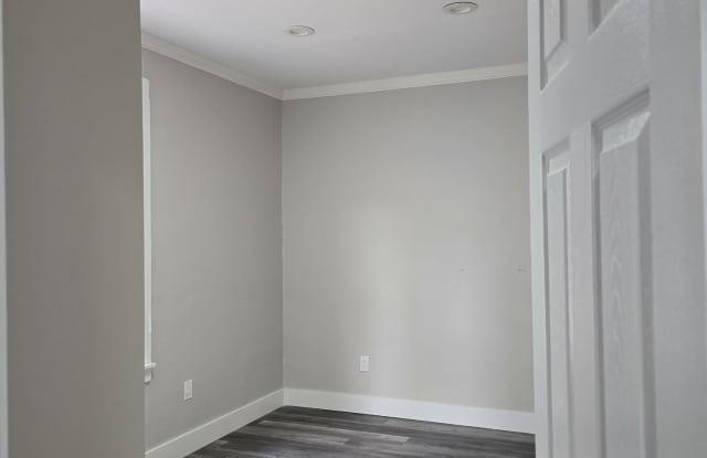 218 Custer Ave photos photos