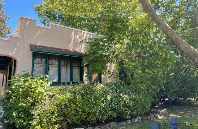 Great 2 Bedroom 1 Bath Cottage Style Home With Big Back Yard - 19 Willamette Avenue, Medford, OR 97504 Great 2 Bedroom 1 Bath Cottage Style Home With Big Back Yard - 19 Willamette Avenue, Medford, OR 97504