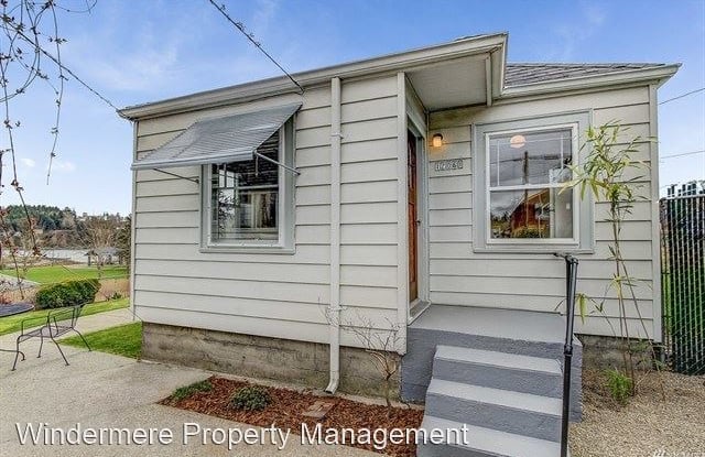 1206 1/2 McKenzie Avenue - 1206 1/2 McKenzie Ave, Bremerton, WA 98337