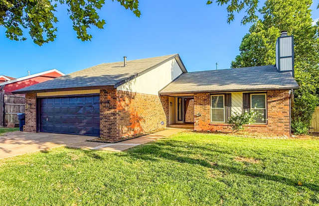 Beautifully Updated 4 Bedroom 2 Bathroom in NW OKC! photos photos