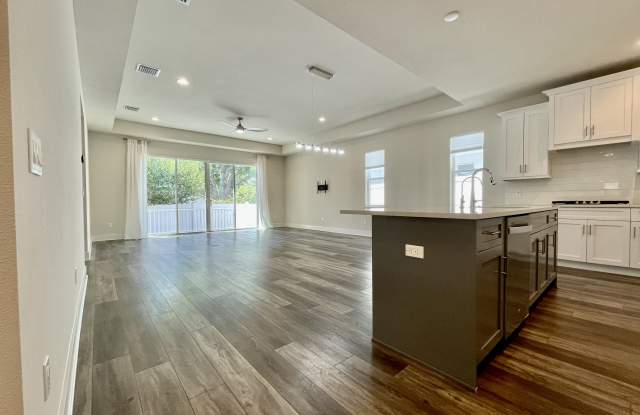 1635 Paragon Cir S photos photos