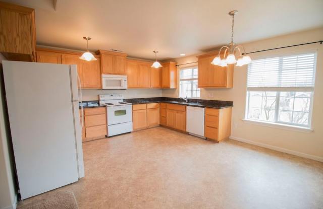 CLEAN, MODERN UPSTAIRS APARTMENT Gallery 1
