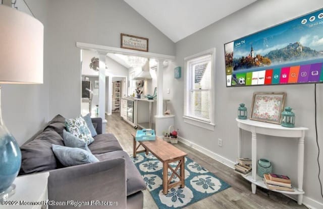 604 1/2 12th Avenue - 604 1/2 12th Ave, Belmar, NJ 07719