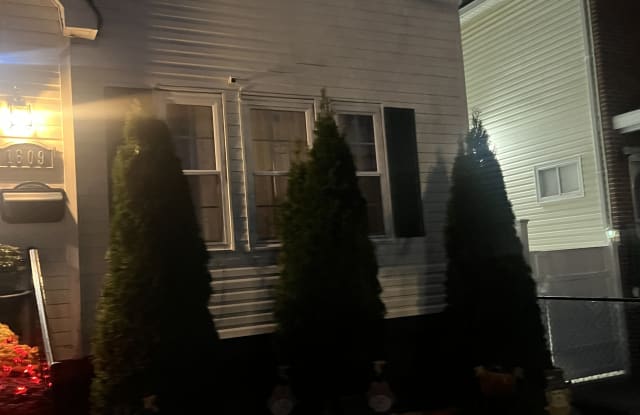1610 Givan Ave - 1610 Givan Avenue, Bronx, NY 10469