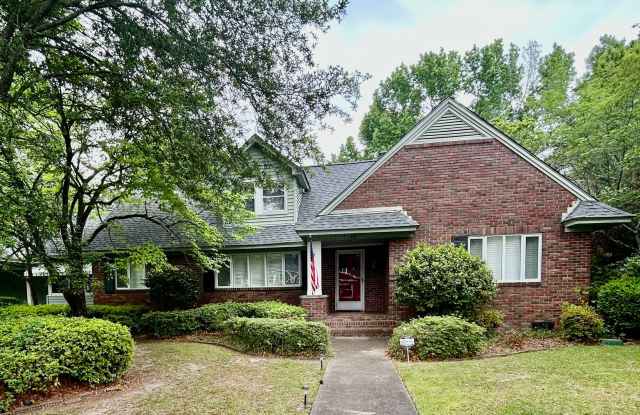 Charming 5 Bedroom Home Close to Everything! photos photos