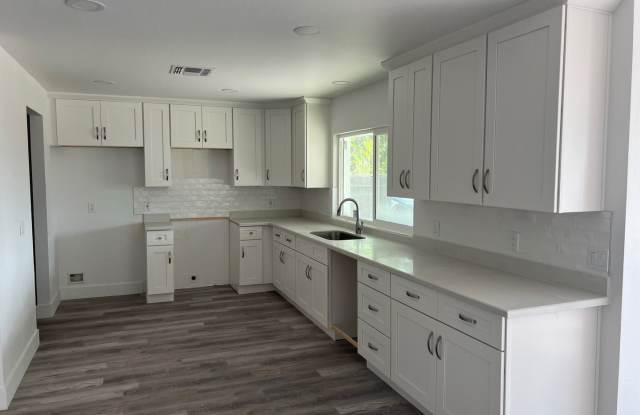 Remodeled 4 Bed/2 Bath in great ASU neighborhood photos photos