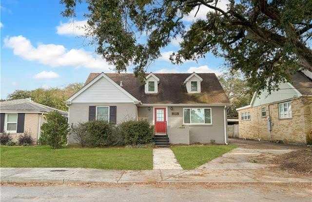 2413 PAKENHAM Drive photos photos