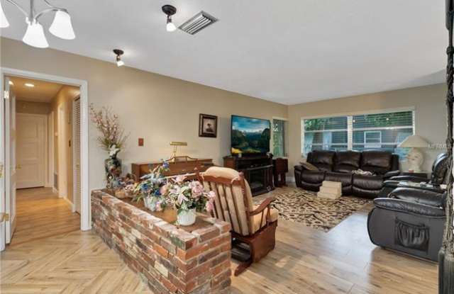 367 Saint Dunstan Way Gallery 3