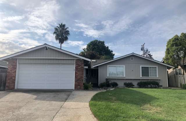 Beautiful Home in Desirable Neighborhood * Tour Today* Gallery 1
