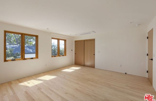 1619 1/2 N Benton Way Gallery 3
