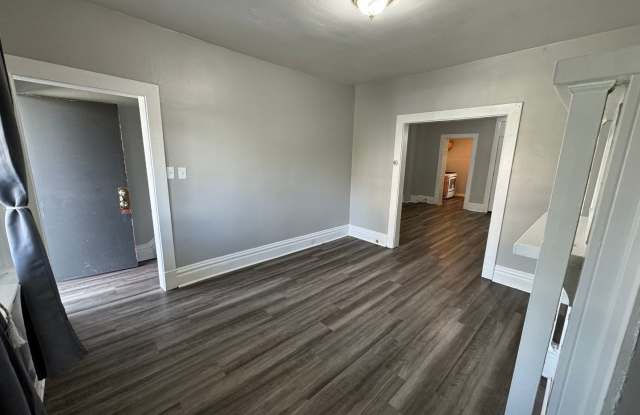 Lovely 2 Bedroom 1 Bathroom townhome Gallery 1