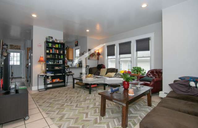 Spacious 7 bed in Allston.... 2.5 Bath!! photos photos