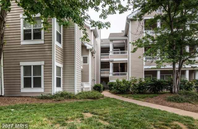 Renovated 2 bed/2 bath condo in the heart of Centreville, close to everything!! - 14322 Climbing Rose Way, Centreville, VA 20121