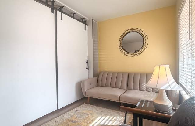 Furnished Studio In Aurora! Gallery 4