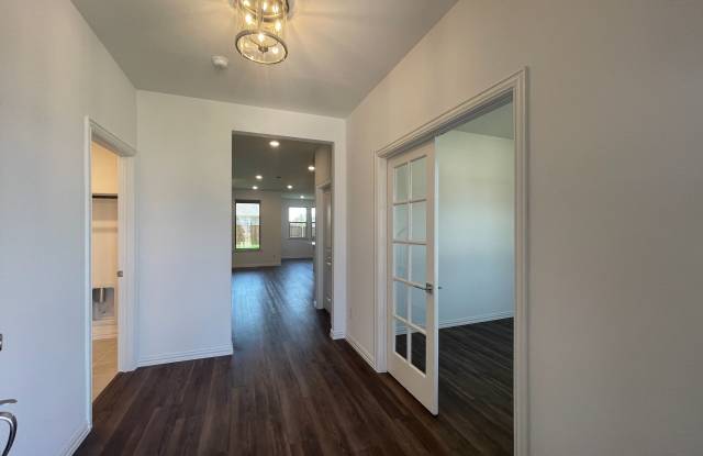 2402 Lemon Mint Lane Gallery 4