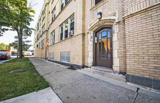 6149 W North Ave Gallery 3