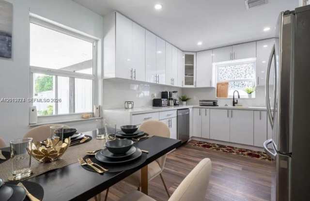 2242 Taft St photos photos