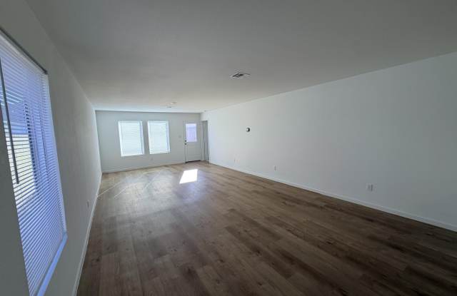1006 Good Prairie Avenue Gallery 3