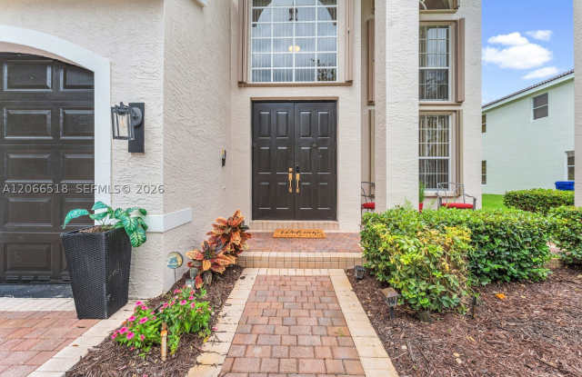 19500 SW 39th Ct Gallery 2