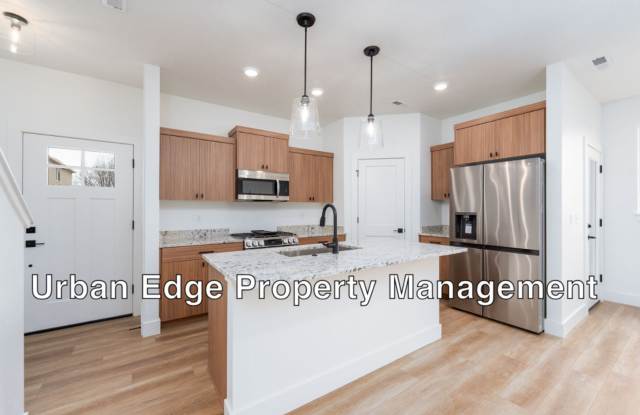 3 Bedroom 2.5 Bath Newer Row Home! photos photos