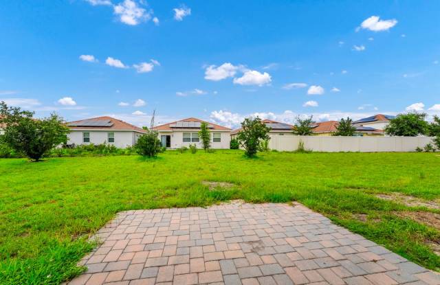 3 Beds 2 Baths Single Family Gallery 3