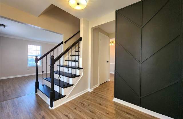 Beautifully renovated end-unit townhouse located in Central Virginia Beach photos photos