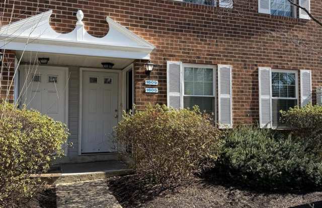 1608 HUNTINGDON Mews - 1608 Huntingdon Mews, Camden County, NJ 08021