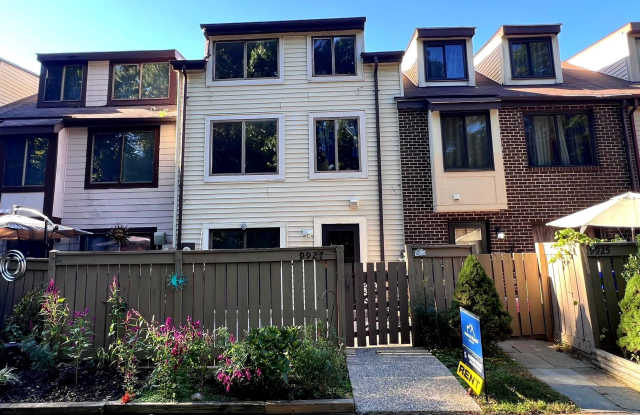 9927 FOREST VIEW Place Gallery 1
