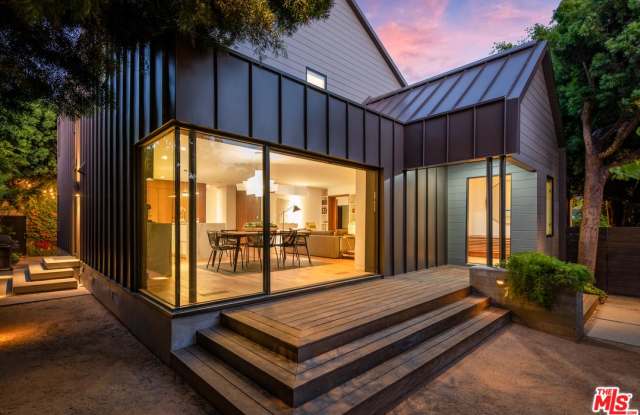 218 5TH Avenue Gallery 2