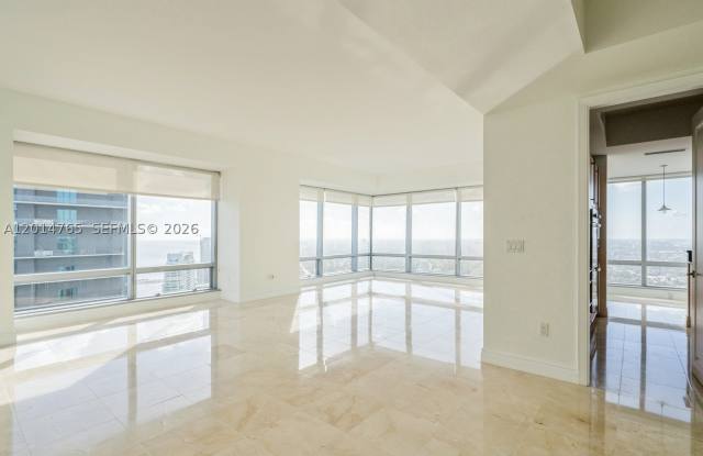 1425 Brickell Ave Gallery 3