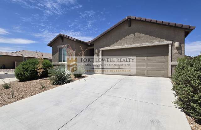 Modern 3 Bed / 2 Bath Home with Open Floor Plan & Community Pool Gallery 3