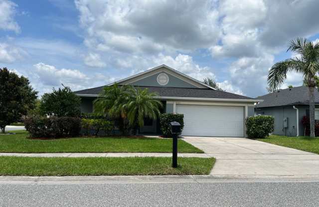 Beautiful 3 Bedroom / 2 Bath / 2 Car Garage Home. Available Now ! photos photos