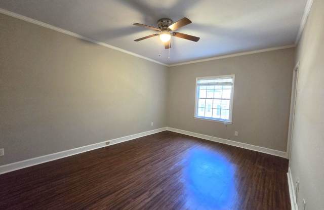 Adorable Two Bedroom in South Park! Gallery 3
