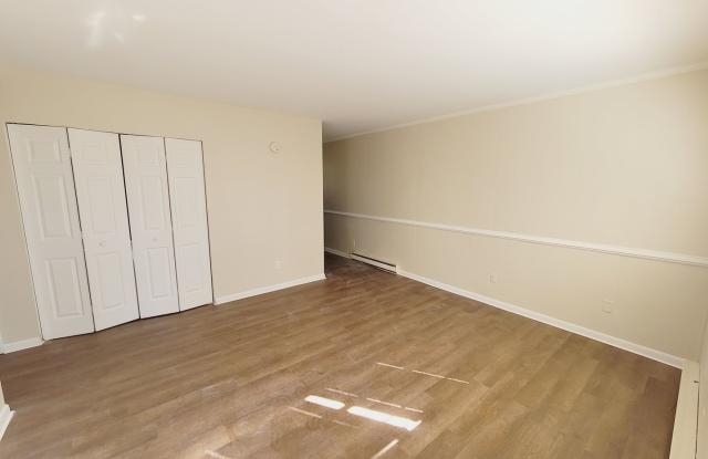 Lovely Two Bedroom - One Bathroom Brick Duplex Gallery 4