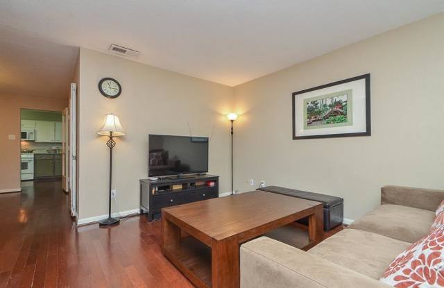 5210 Woodlawn Place Gallery 4