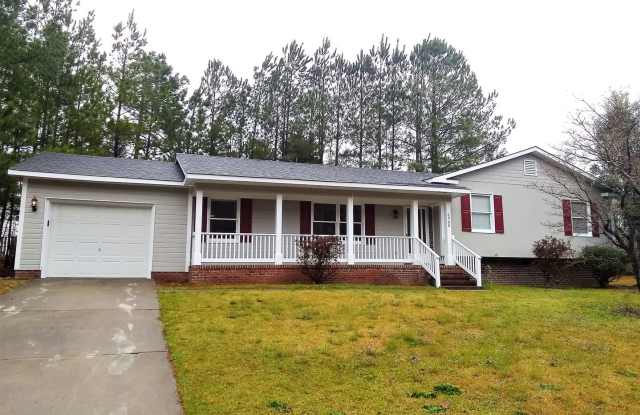 UPDATED & SPACIOUS 3 Bedroom 2 Bathroom home close to SHOPPING & FT BRAGG!! photos photos