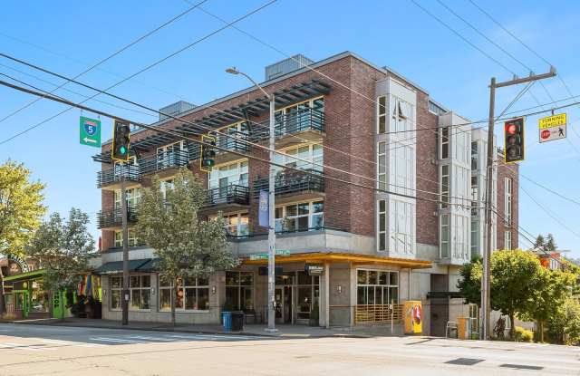 Industrial Chic Eastlake Condo near Lake Union Gallery 1