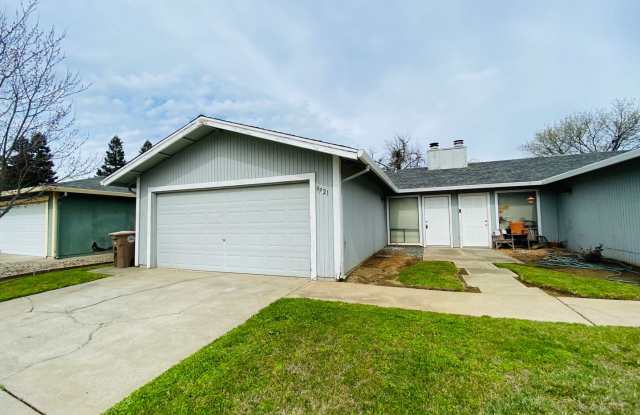 Renovated Two Bedroom, Two Bathroom Duplex with No Carpet Gallery 3