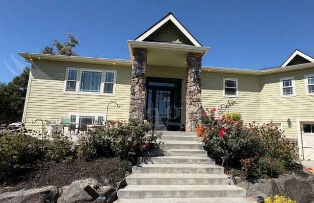 Beautiful Five Bedroom Home with Acreage photos photos