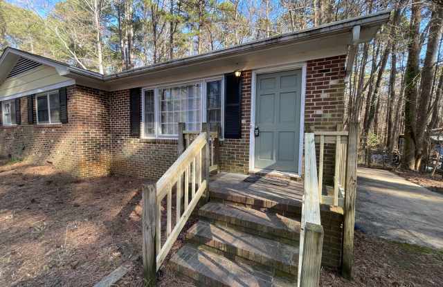 Fantastic location near downtown Pittsboro for this 2br duplex ! Gallery 4