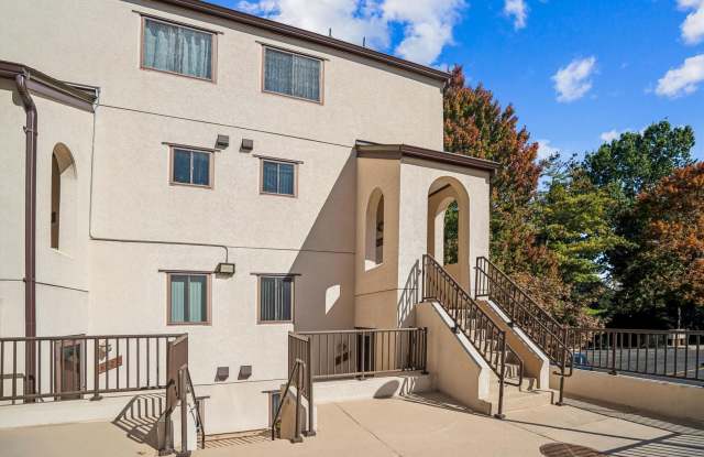 Stunning  Irresistible 2BR/1.5BA Townhouse located in Downtown Bethesda! - 8934 Battery Lane, Bethesda, MD 20814