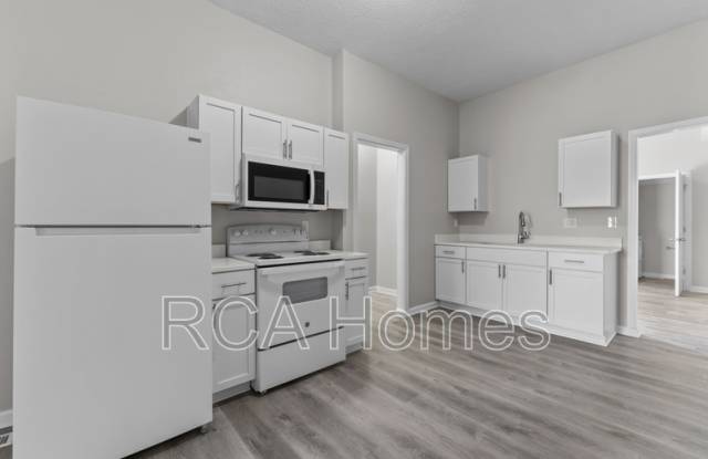 2910 North Kenwood Avenue photos photos